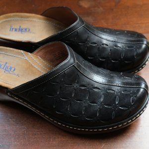 CLARK'S INDIGO BLACK LEATHER CLOGS 8M Cutouts